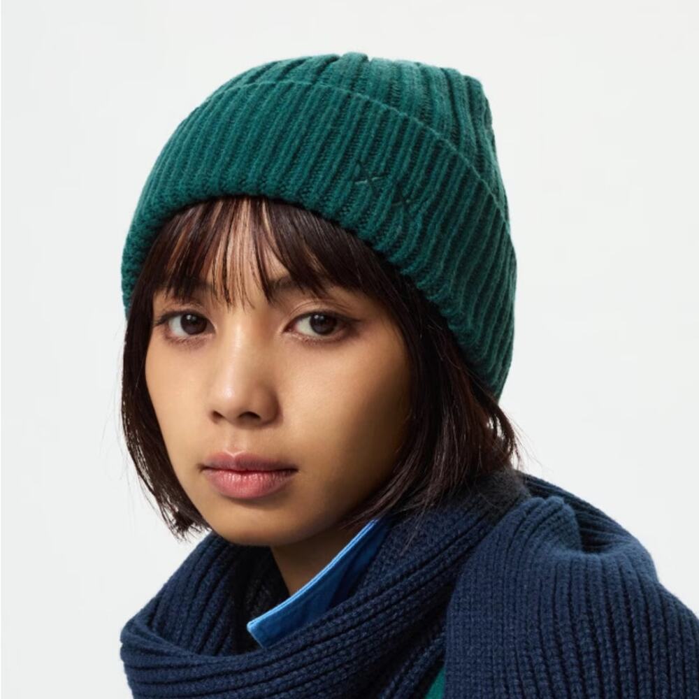 NWT Uniqlo x KAWS WINTER HEATTECH Beanie in Green